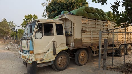 Eigener LKW zum Abtransport Maniok