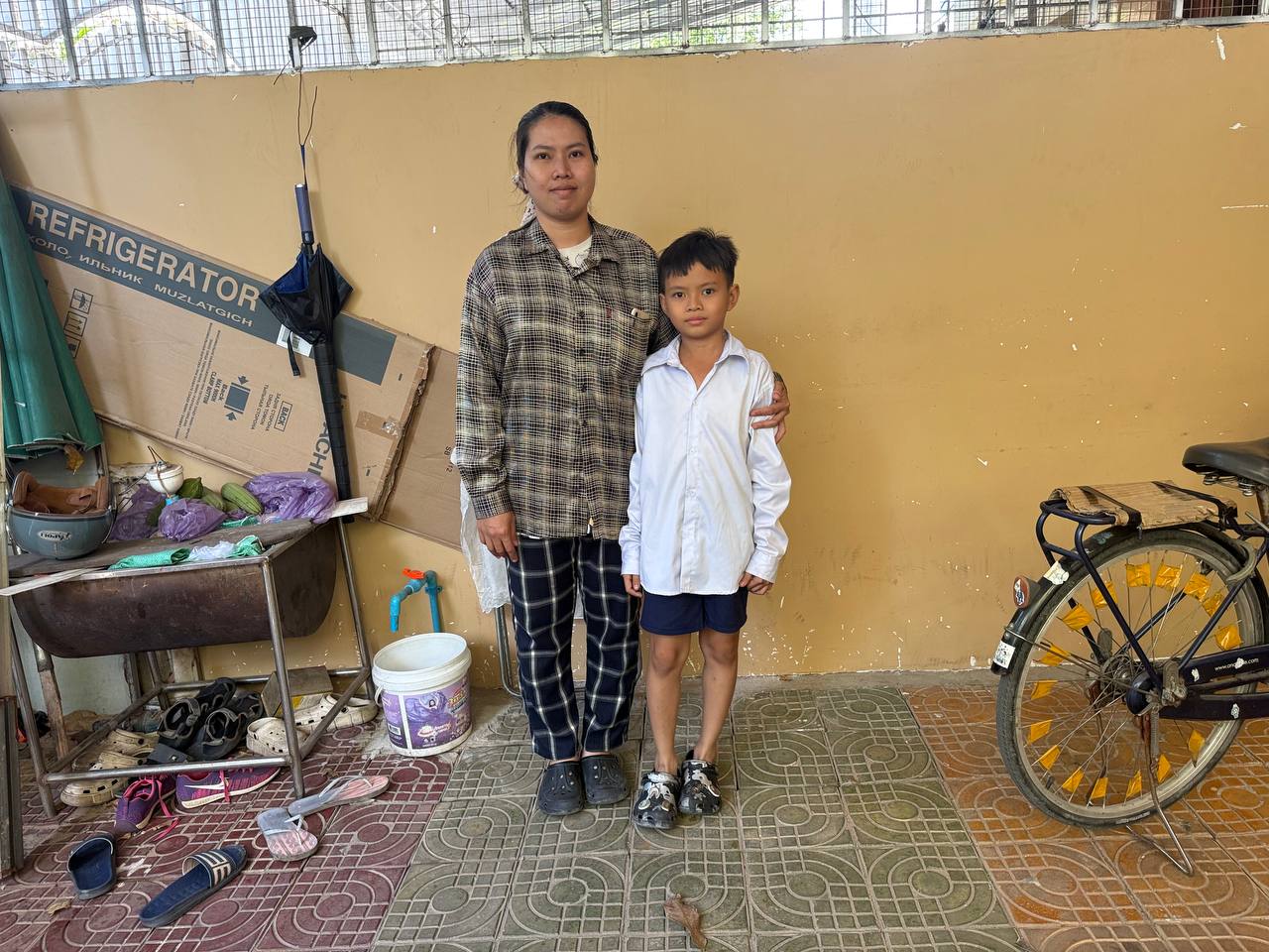 Die Mutter an Krebs erkrankt und arbeitslos -Sokchandavid (9 Jahre) sucht dringend eine Patin oder einen Paten